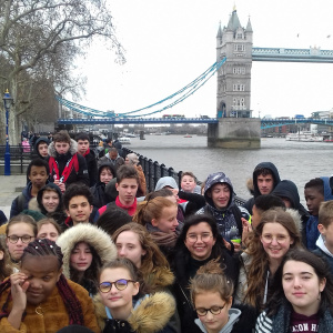 Devant le Tower Bridge